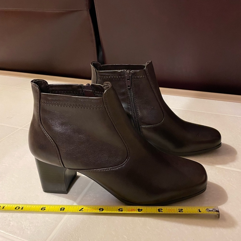 BASS Dark brown ankle boots (unworn)